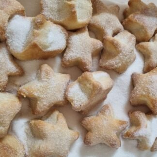 Mantecados tradicionales envueltos en azúcar.